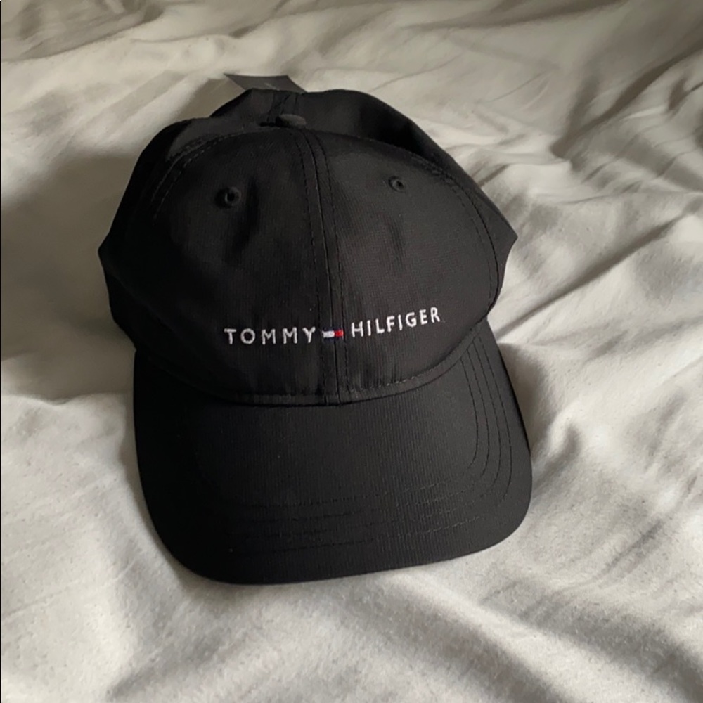 Tommy Hilfiger hat